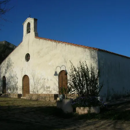 Le Bouganville Санта-Мария-Наварезе