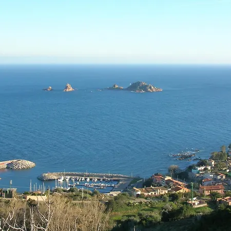 Le Bouganville Санта-Мария-Наварезе