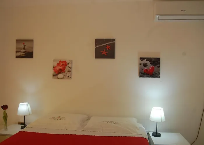 Le Bouganville Санта-Мария-Наварезе