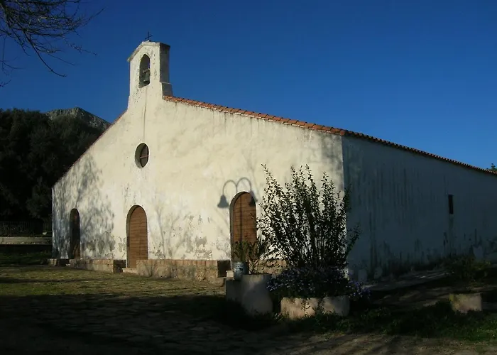 Le Bouganville Санта-Мария-Наварезе