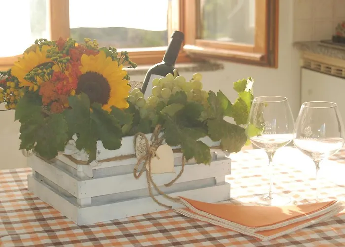 Le Bouganville Санта-Мария-Наварезе