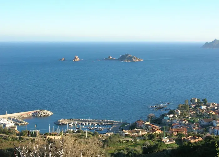 Le Bouganville Санта-Мария-Наварезе